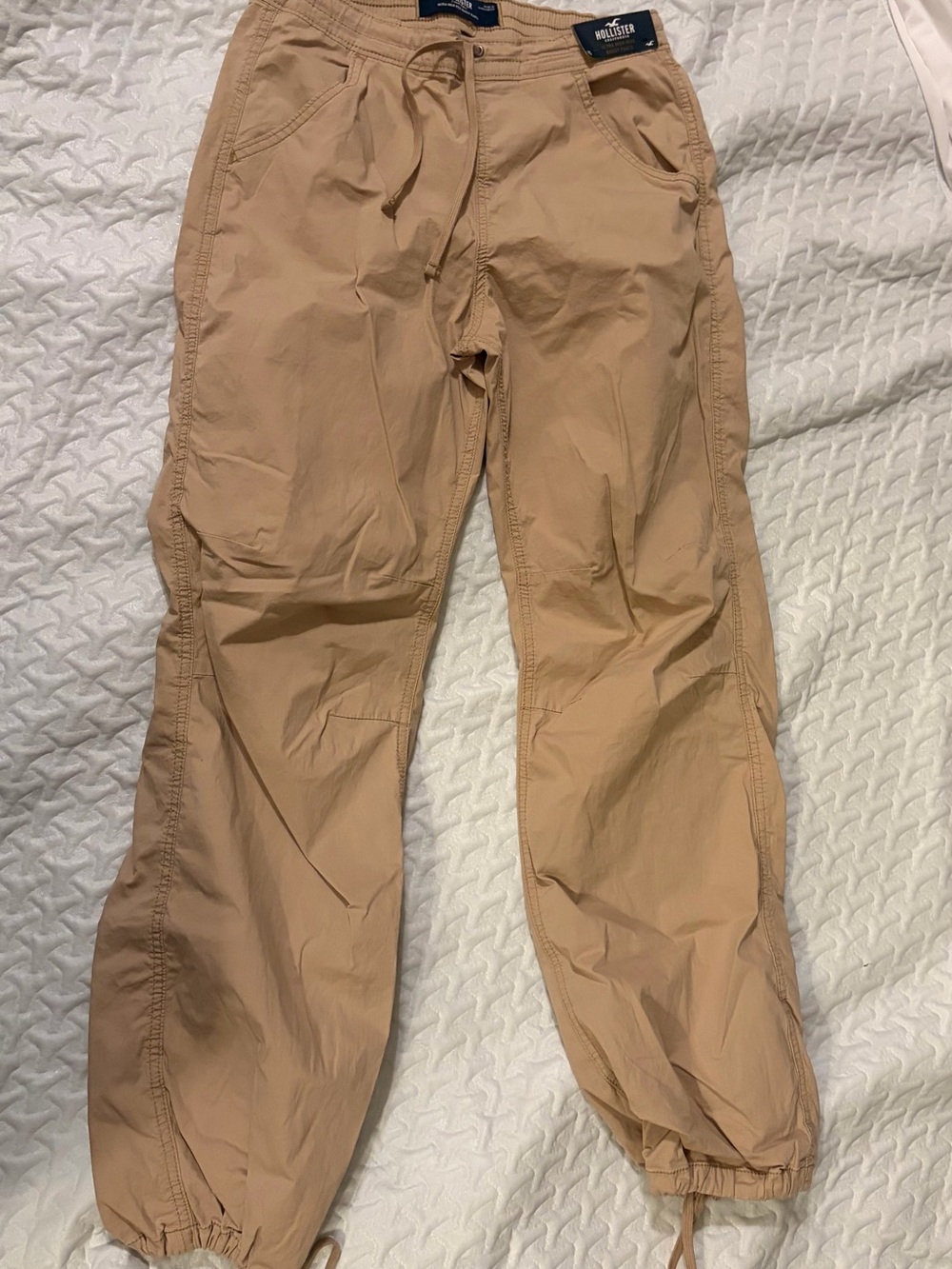 Hollister Women’s Light Tan Drawstring Joggers new with tags
